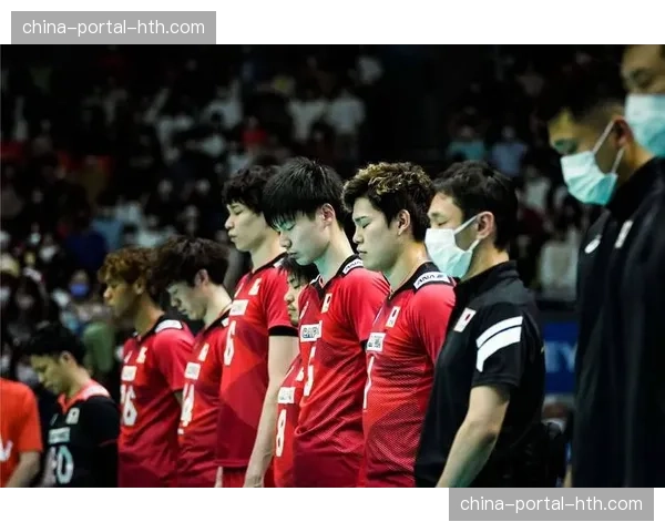 赛前默哀仪式，悼念日前去世的意大利足球名宿