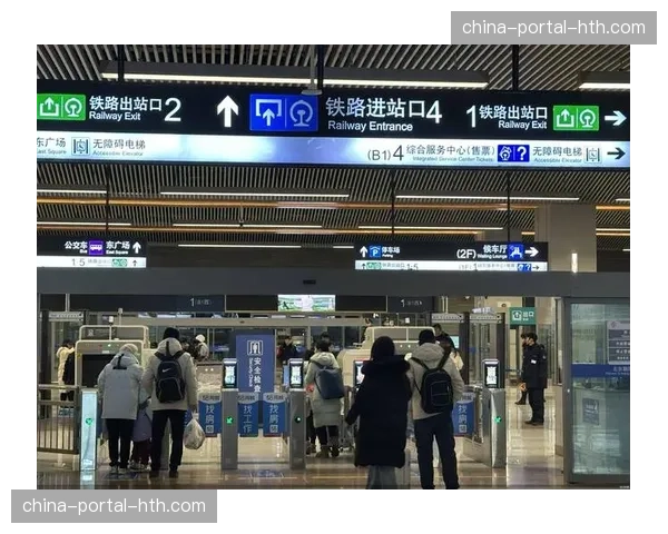 花絮：响尾蛇队主场引进新款啤酒销售机器人，可自行前往座位区送货