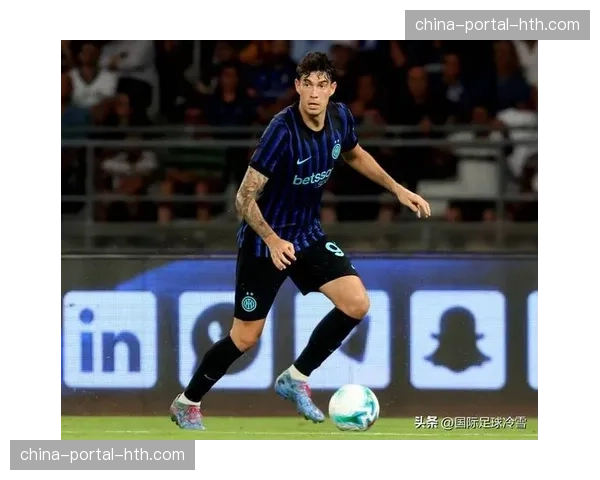 镜头捕捉：国米中卫巴斯托尼指挥防线前压，成功制造越位陷阱瞬间